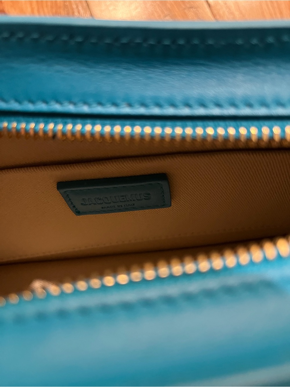JACQUEMUS
Smooth Calfskin La Vague Turquoise - Picture 6 of 10